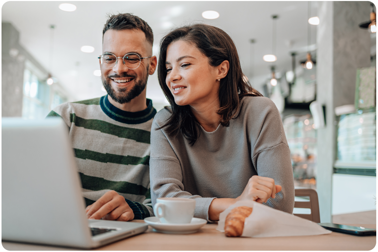 A woman and man take HIMSS educational courses